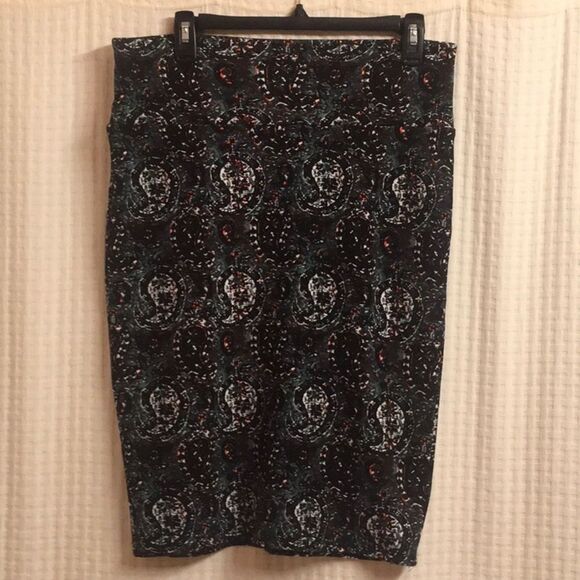 Lularoe skirt stretch abstract paisley pattern black green red festive - Picture 6 of 16